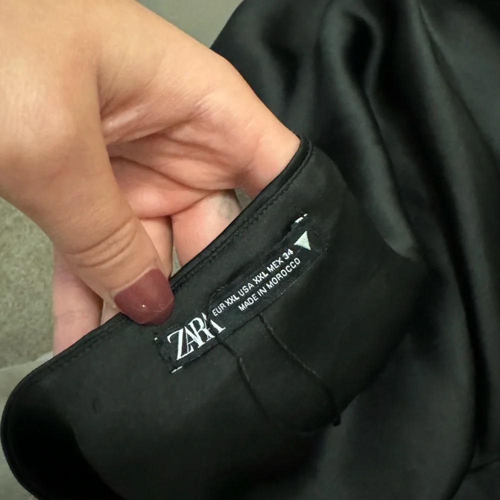 Zara Backless Silk Black Top - Picture 2 of 3